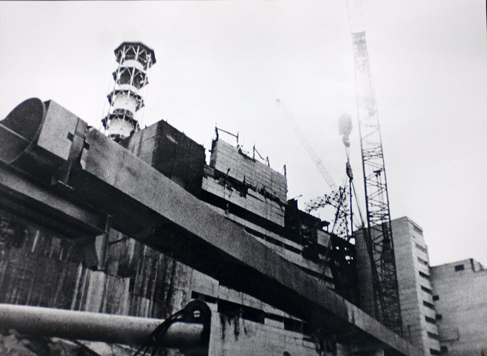 チェルノブイリ原発事故⑧｜壊れた4号炉をどう封じ込めたのか――リクビダートルと「石棺」