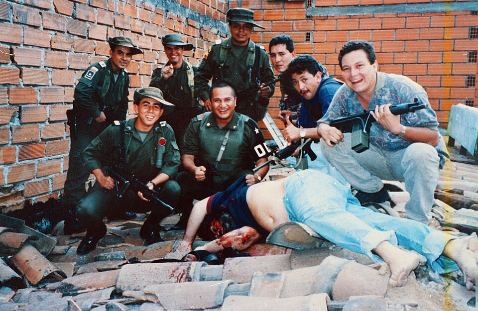 パブロ・エスコバルはどう死んだのか｜1993年12月2日、メデジン屋根上の銃撃