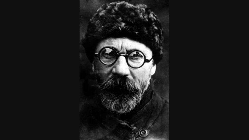 1929年のツングースカ遠征出発前に撮影された、丸眼鏡と防寒帽を着けたレオニード・クーリックの肖像