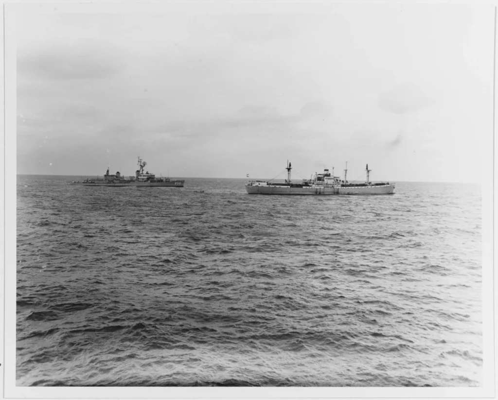 1962年キューバ危機の海上隔離任務に就く米海軍艦艇