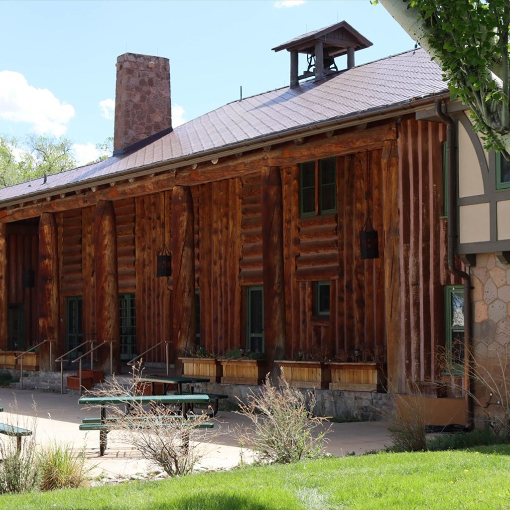 Los AlamosのFuller Lodge。Manhattan Project期の科学者や職員が利用した共同施設。