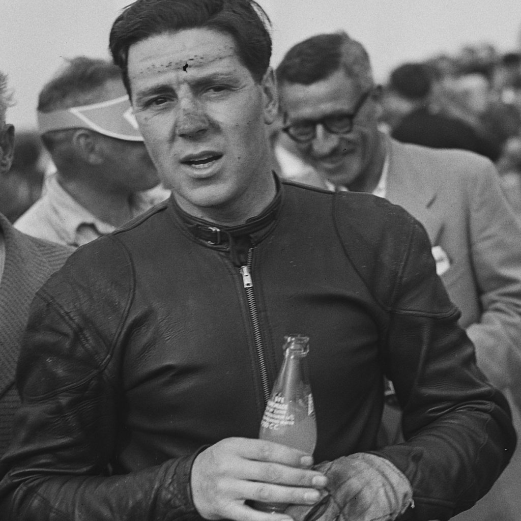 1954年Dutch TT（Assen）で走るGeoff Duke